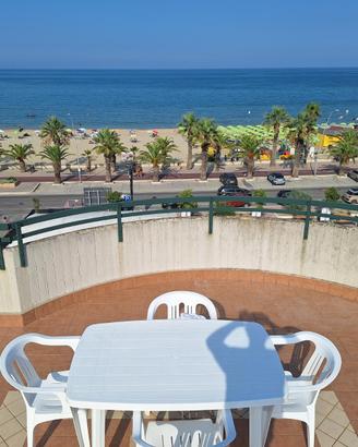 ATTICO FRONTE MARE SETTEMBRE e ALBA 23 a 30 AGOSTO