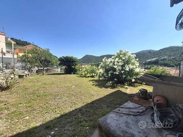 Casa indipendente di 137 m² con più di 5 locali a 