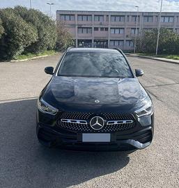 Mercedes-Benz GLA 250  AMG Line Premium