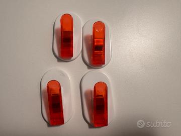Gancio adesivo