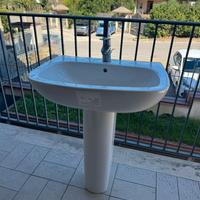 Lavabo con colonna