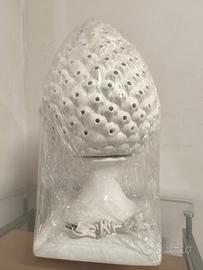 Lampada pigna in ceramica di Caltagirone bianca