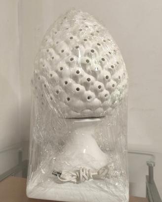 Lampada pigna in ceramica di Caltagirone bianca