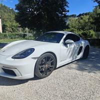 Cayman 718