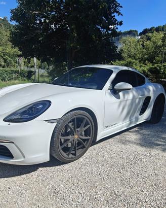 Cayman 718