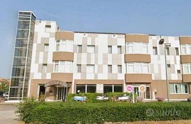 Immobile in asta di 1000 m² con 1 locale a Rosolin