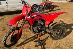 Honda crf 250 red moto