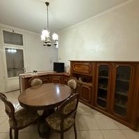 Mobile angolare con credenza + tavolo con 4 sedie