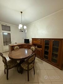 Mobile angolare con credenza + tavolo con 4 sedie