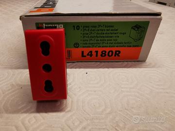 BTICINO LIVING Presa bipasso L4180R