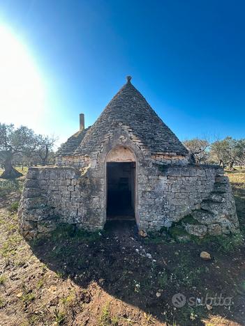 Terreno con trullo ad uso deposito