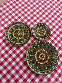 Piatti decorativi in metallo