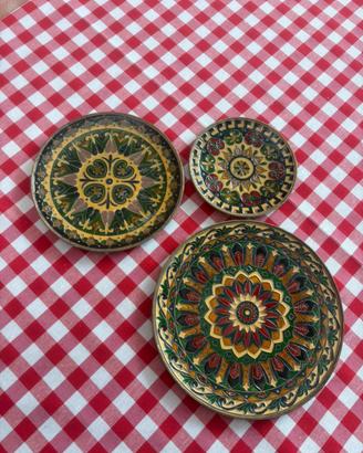 Piatti decorativi in metallo