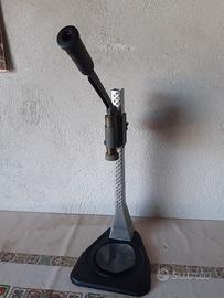 Tappatrice per tappi corona