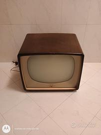 Televisione vintage in legno