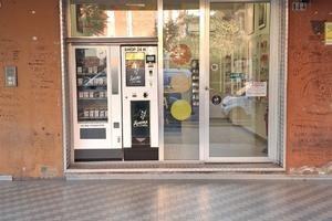 V.le Colombo locale mq 40 Euro 1.300 + IVA