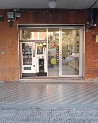 V.le Colombo locale mq 40 Euro 1.300 + IVA