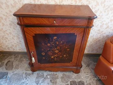 Mobile bar in legno con intarsio floreale