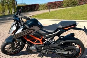 KTM Duke 125 2021-Scarico Akrapovic-19580km