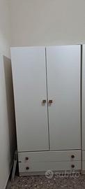 Armadi bianchi capienti