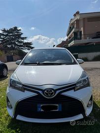 Toyota yaris dicembre 2015