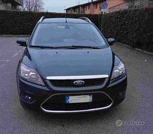 FORD Focus Station wagon SW 1.6 Titanium benz