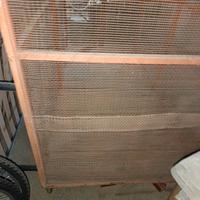 Voliera/ gabbi con porta e pavimentazione in legno