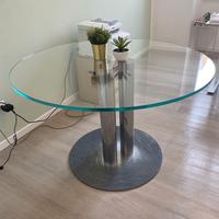 Tavolo rotondo in vetro e acciaio