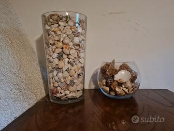 Vasi vetro con conchiglie e  rosa del deserto