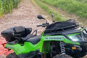 Quad artic cat 700 con targa agricola