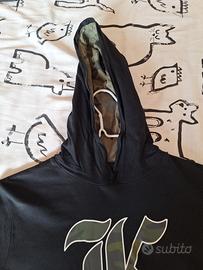 maglietta a maniche lunghe con cappuccio