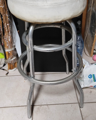 Sgabello vintage con imbottitura