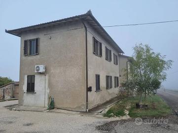 Immobile in asta di 158 m² con box auto a Todi