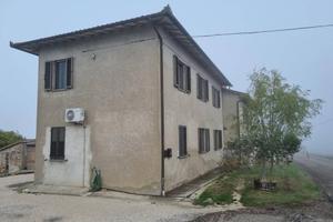 Immobile in asta di 158 m² con box auto a Todi