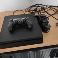 PS4 con controller e base ricarica