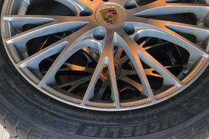 cerchi e gomme termiche  305-40-20 e 275-45-20-