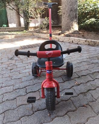 Triciclo e bici