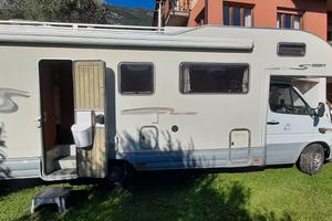 Camper mansardato 6 posti letto anno 2003