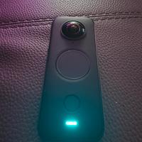 Insta 360 X2 con accessori e 3 batterie