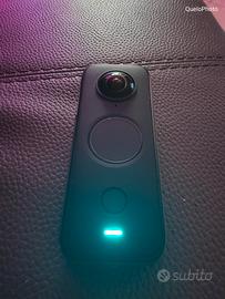 Insta 360 X2 con accessori e 3 batterie