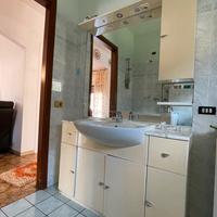 Mobile bagno con specchio e faretti