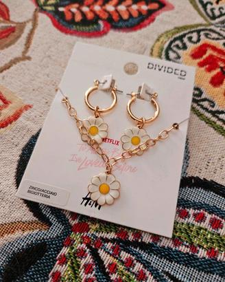 Parure collana + orecchini margherite NETFLIX