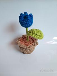 Tulipano all'uncinetto blu, circa 13x6cm 