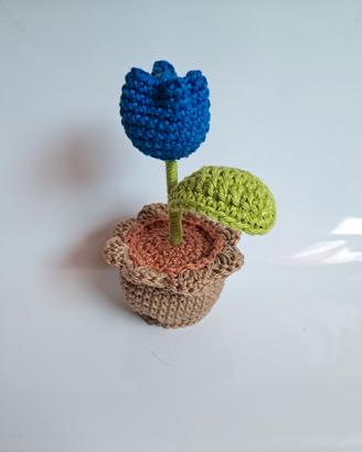 Tulipano all'uncinetto blu, circa 13x6cm 
