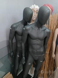 manichino uomo grigio