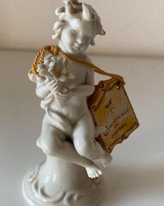 Putto con fiori in porcellana di Capodimonte