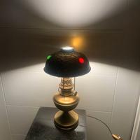 Antico lume a petrolio in ottone elettrificato