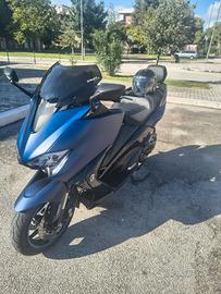 T-Max 530 DX del 2018 pari al nuovo da vetri