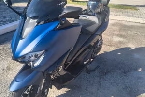 T-Max 530 DX del 2018 pari al nuovo da vetri