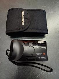 macchina fotografica analogica compatta 